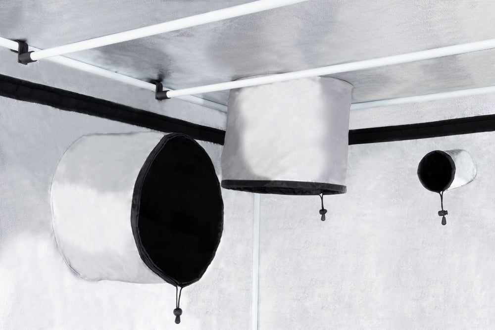 Grote indoor kweektent met sterke frameconstructie – Large indoor grow tent with strong frame – Große Indoor Growbox mit stabilem Rahmen