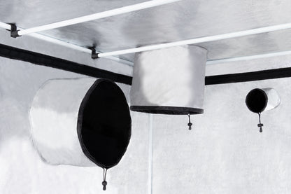 Grote indoor kweektent met sterke frameconstructie – Large indoor grow tent with strong frame – Große Indoor Growbox mit stabilem Rahmen